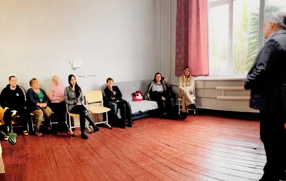 В Кировском внутригородском районе при поддержке региона-шефа Московская область продолжается подвоз воды для жителей домов, в которые в установленный графиком день не поступила вода В Кировском внутригородском районе при поддержке региона-шефа Московская область продолжается подвоз воды для жителей домов, в которые в установленный графиком день не поступила вода
