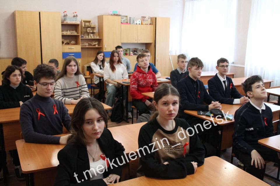 Ежегодно 1 декабря отмечается Всемирный день борьбы со СПИДом Ежегодно 1 декабря отмечается Всемирный день борьбы со СПИДом
