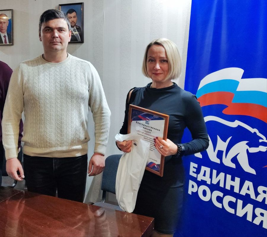 В честь Дня Рождения партии "Единая Россия" состоялось торжественное чаепитие с секретарями первичных отделений Торезского местного отделения В честь Дня Рождения партии "Единая Россия" состоялось торжественное чаепитие с секретарями первичных отделений Торезского местного отделения