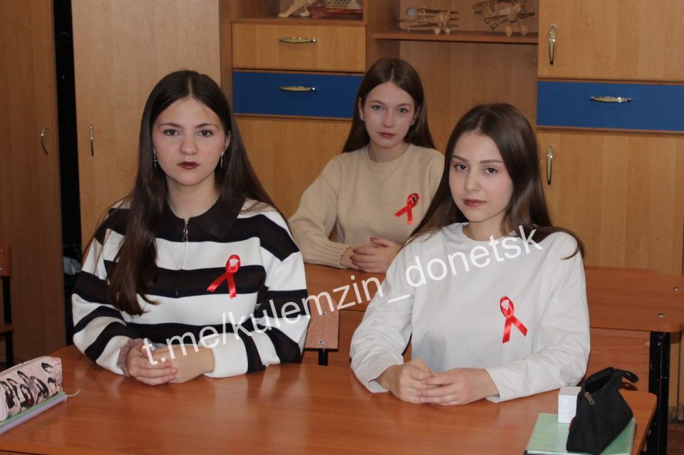 Ежегодно 1 декабря отмечается Всемирный день борьбы со СПИДом Ежегодно 1 декабря отмечается Всемирный день борьбы со СПИДом