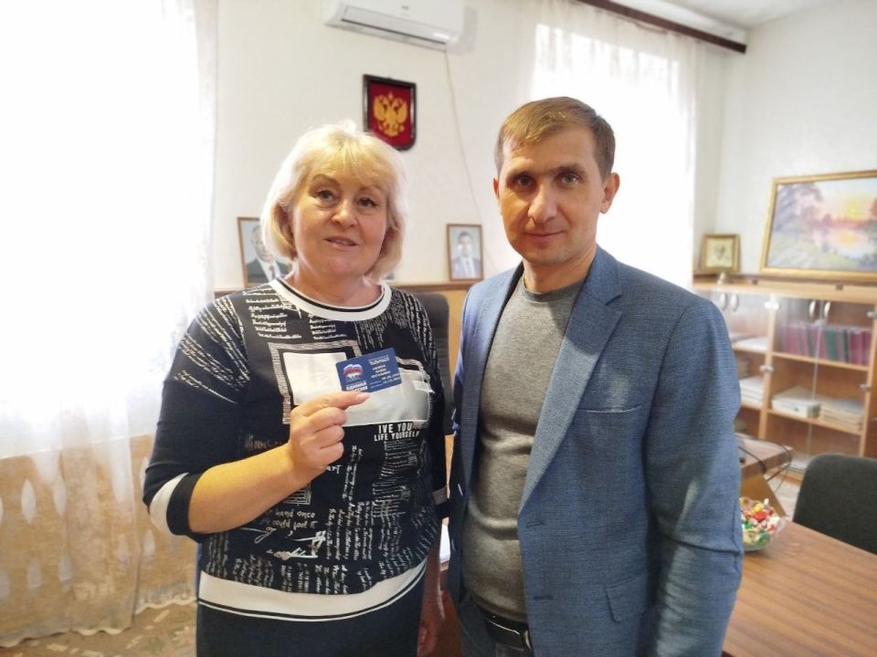 Николай Михайлов: Сегодня, в честь 24-летия партии «Единая Россия» в Старобешевском округе состоялось вручение членских билетов новым единороссам Николай Михайлов: Сегодня, в честь 24-летия партии «Единая Россия» в Старобешевском округе состоялось вручение членских билетов новым единороссам
