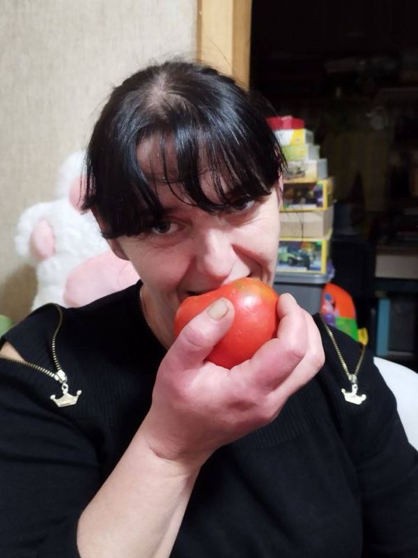 Первый день зимы, но пока нет снега, отмечаем День поедания красных яблок! Первый день зимы, но пока нет снега, отмечаем День поедания красных яблок!