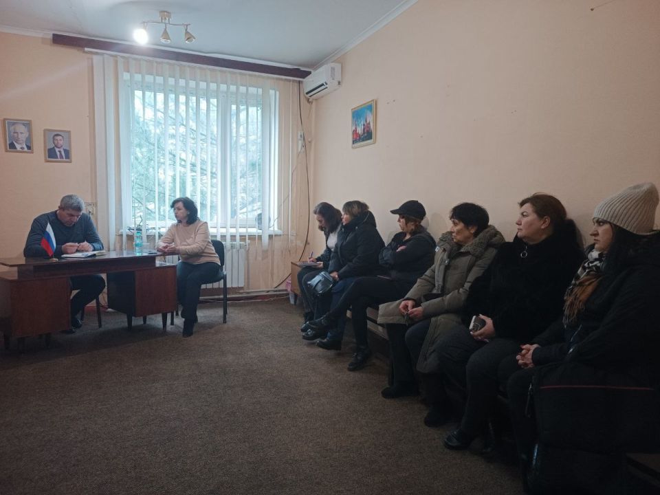 Сегодня Первый заместитель главы Администрации Володарского муниципального округа Боровик Д.В. провёл встречу с жителями с. Боевое Сегодня Первый заместитель главы Администрации Володарского муниципального округа Боровик Д.В. провёл встречу с жителями с. Боевое