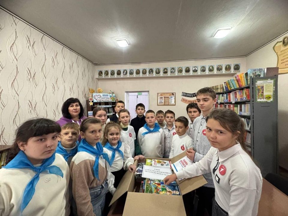 Школы и сады Шахтерского округа присоединились к благотворительной акция «Коробка храбрости» Школы и сады Шахтерского округа присоединились к благотворительной акция «Коробка храбрости»