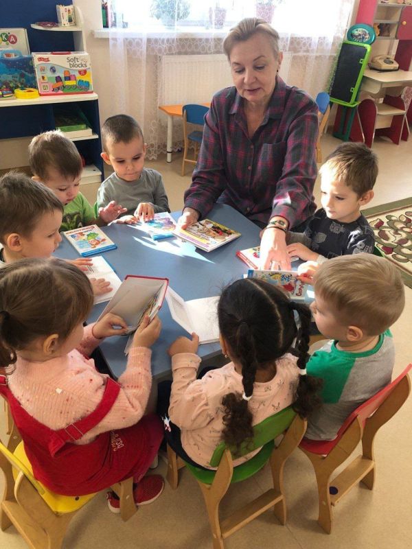 Читаем вместе. Сотрудники детской библиотеки-филиала провели для воспитанников ГКДОУ «Детский сад № 5 “Ладушки” г. о. Дебальцево» очередные громкие чтения «Читаем вместе» Читаем вместе. Сотрудники детской библиотеки-филиала провели для воспитанников ГКДОУ «Детский сад № 5 “Ладушки” г. о. Дебальцево» очередные громкие чтения «Читаем вместе»