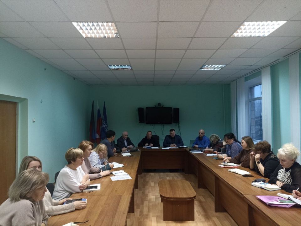 Василий Овчаров: Сегодня, 1 декабря 2025 года, состоялось аппаратное совещание с начальниками структурных подразделений Администрации Новоазовского муниципального округа, территориальных подразделений министерств и ведомств...