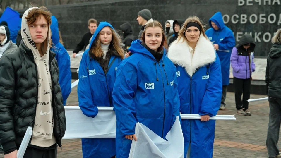 Двадцать четыре года достойного пути: Донбасс отмечает день рождения Единой России Двадцать четыре года достойного пути: Донбасс отмечает день рождения Единой России