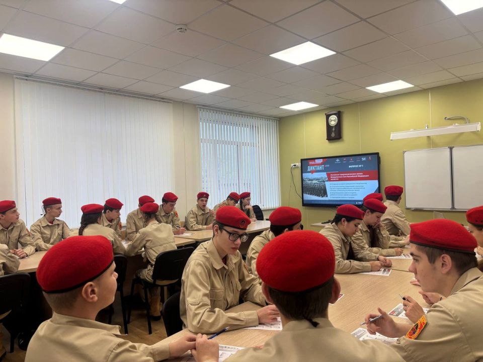 Наталья Великодная: Сегодня в Тельмановской гимназии прошёл "Военно-патриотический диктант - 2025", в котором приняли активное участие наши ЮНАРМЕЙЦЫ! Наталья Великодная: Сегодня в Тельмановской гимназии прошёл "Военно-патриотический диктант - 2025", в котором приняли активное участие наши ЮНАРМЕЙЦЫ!