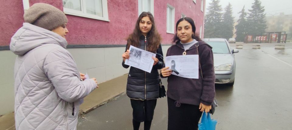 Сегодня, ко Дню борьбы со СПИДом, сотрудниками МБУ "Дебальцевский центр культуры и досуга" была проведена акция "Здоровье, как и жизнь – личное богатство", в рамках которой жителям города раздали листовки с информацией о... Сегодня, ко Дню борьбы со СПИДом, сотрудниками МБУ "Дебальцевский центр культуры и досуга" была проведена акция "Здоровье, как и жизнь – личное богатство", в рамках которой жителям города раздали листовки с информацией о...