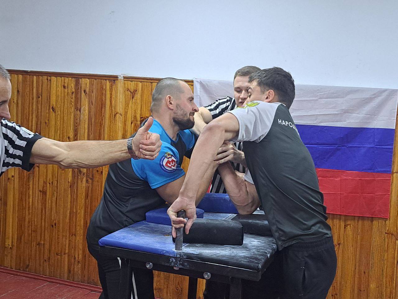 Евгений Ширшов: В прошедшее воскресенье в Торезе состоялся Чемпионат Донецкой Народной Республики по армрестлингу среди мужчин Евгений Ширшов: В прошедшее воскресенье в Торезе состоялся Чемпионат Донецкой Народной Республики по армрестлингу среди мужчин