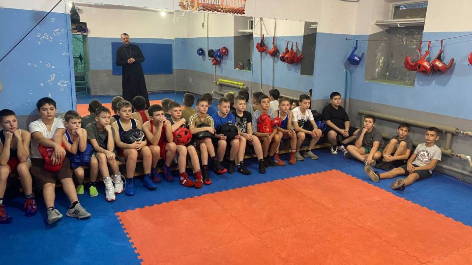 Сегодня в рамках духовно-нравственного воспитания состоялась встреча настоятеля Петропавловского храма - Сегодня в рамках духовно-нравственного воспитания состоялась встреча настоятеля Петропавловского храма -