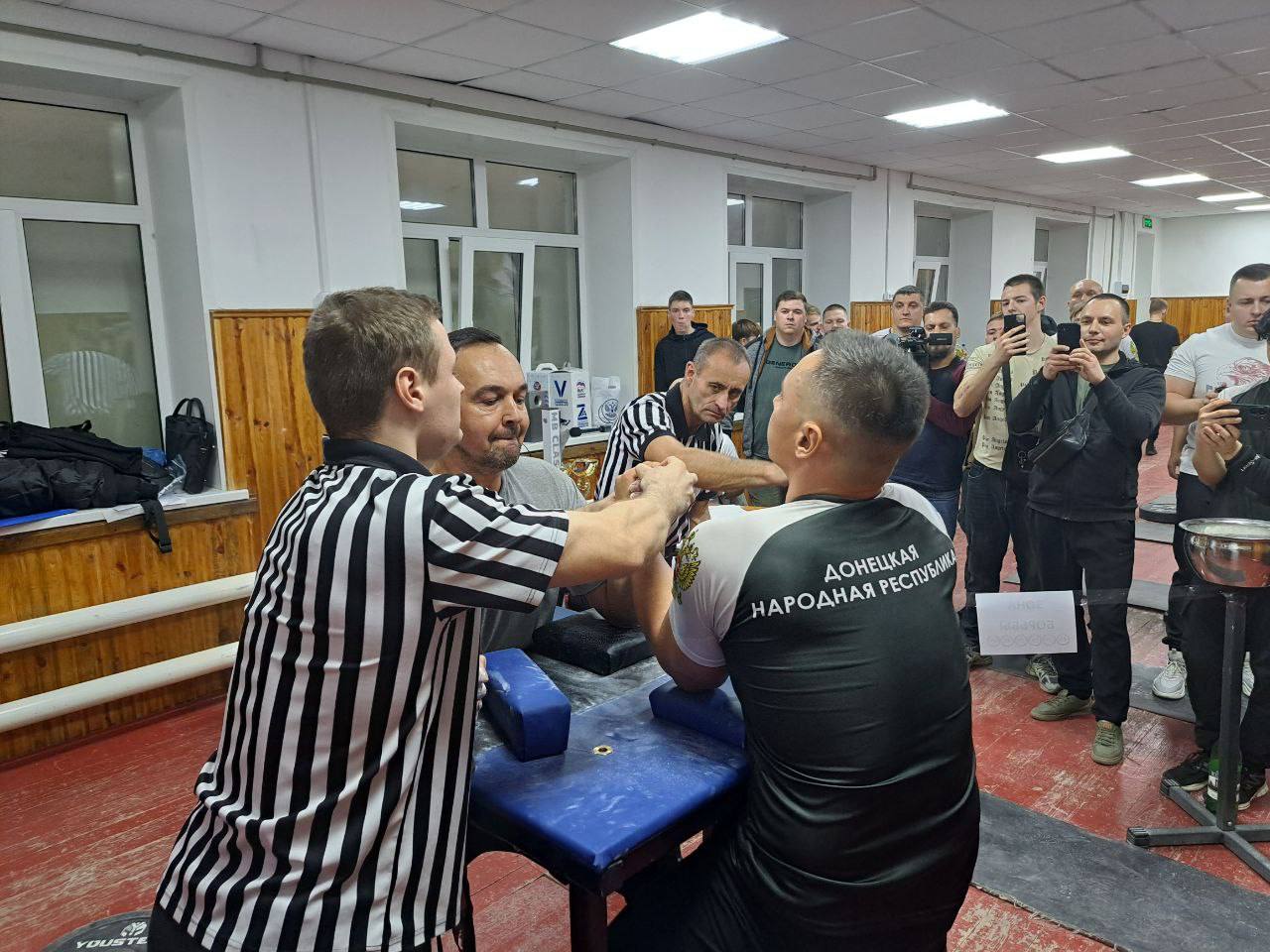 Евгений Ширшов: В прошедшее воскресенье в Торезе состоялся Чемпионат Донецкой Народной Республики по армрестлингу среди мужчин