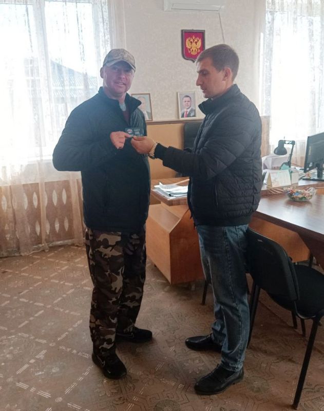 Николай Михайлов: Сегодня, в честь 24-летия партии «Единая Россия» в Старобешевском округе состоялось вручение членских билетов новым единороссам Николай Михайлов: Сегодня, в честь 24-летия партии «Единая Россия» в Старобешевском округе состоялось вручение членских билетов новым единороссам