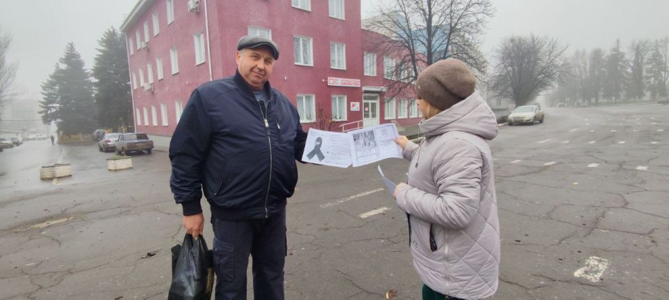 Сегодня, ко Дню борьбы со СПИДом, сотрудниками МБУ "Дебальцевский центр культуры и досуга" была проведена акция "Здоровье, как и жизнь – личное богатство", в рамках которой жителям города раздали листовки с информацией о... Сегодня, ко Дню борьбы со СПИДом, сотрудниками МБУ "Дебальцевский центр культуры и досуга" была проведена акция "Здоровье, как и жизнь – личное богатство", в рамках которой жителям города раздали листовки с информацией о...