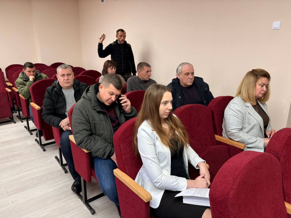 Александр Пеняев: 27.11.2025 под председательством ВРИП главы муниципального образования Ясиноватский муниципальный округ Александра Пеняева, в здании администрации состоялось рабочее заседание штаба по подготовке объектов... Александр Пеняев: 27.11.2025 под председательством ВРИП главы муниципального образования Ясиноватский муниципальный округ Александра Пеняева, в здании администрации состоялось рабочее заседание штаба по подготовке объектов...