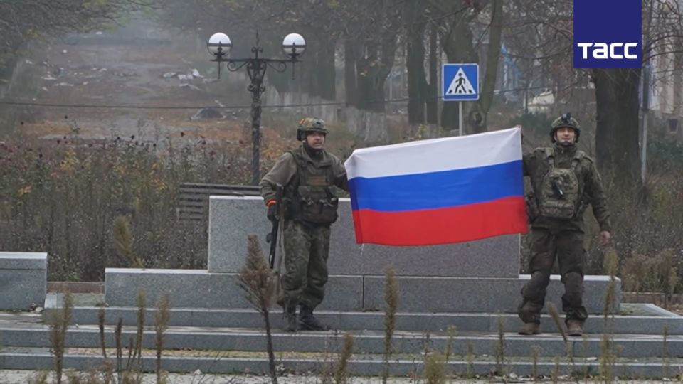 Видео с флагом России из центра Покровска Видео с флагом России из центра Покровска