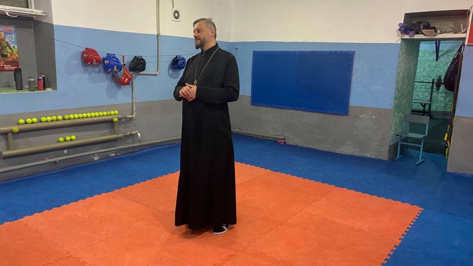 Сегодня в рамках духовно-нравственного воспитания состоялась встреча настоятеля Петропавловского храма - Сегодня в рамках духовно-нравственного воспитания состоялась встреча настоятеля Петропавловского храма -
