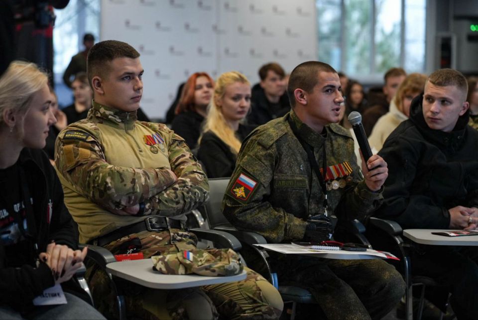День «Калашникова» на съезде Народной Дружины ДНР в Бердянске День «Калашникова» на съезде Народной Дружины ДНР в Бердянске