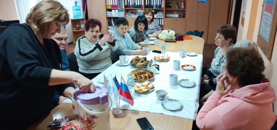 Сегодня, 1 декабря 2025 года, руководитель Управы Алексей Дмитрюк провел чаепитие, главным гостем которого стала председатель Кировской районной организации ветеранов г. Донецка Раиса Картамышева – победитель Национальной... Сегодня, 1 декабря 2025 года, руководитель Управы Алексей Дмитрюк провел чаепитие, главным гостем которого стала председатель Кировской районной организации ветеранов г. Донецка Раиса Картамышева – победитель Национальной...