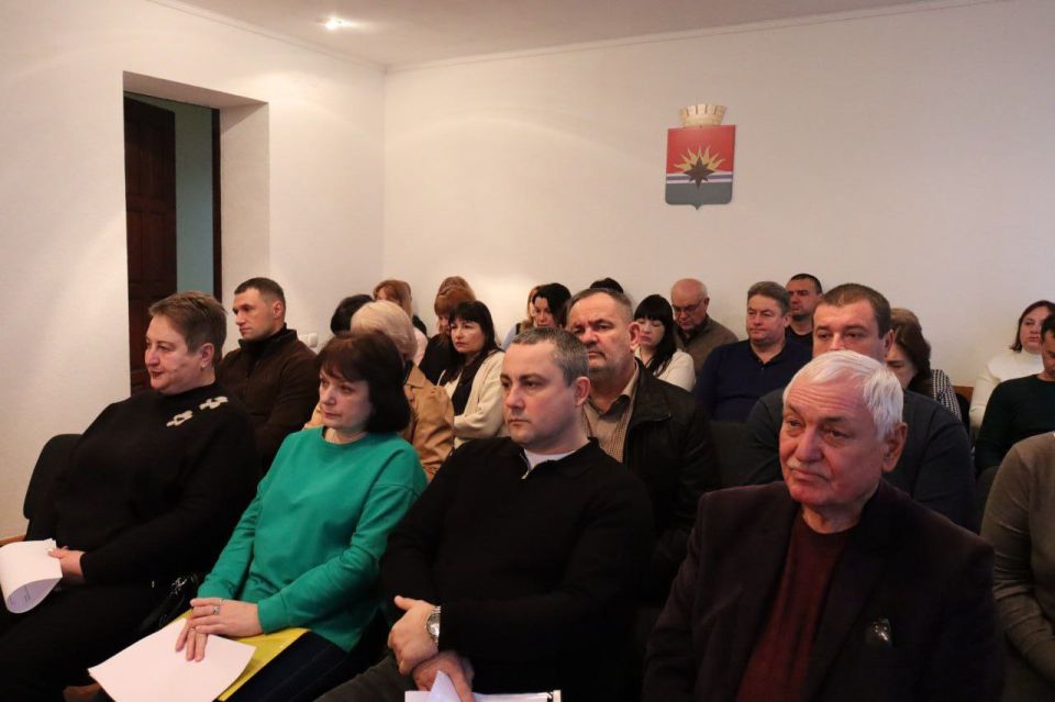 Сегодня, 2 декабря, Председатель Торезского городского совета Александр Казмерчук принял участие в расширенном аппаратном совещании с участием руководителей администрации городского округа, депутата Народного Совета Бедило... Сегодня, 2 декабря, Председатель Торезского городского совета Александр Казмерчук принял участие в расширенном аппаратном совещании с участием руководителей администрации городского округа, депутата Народного Совета Бедило...