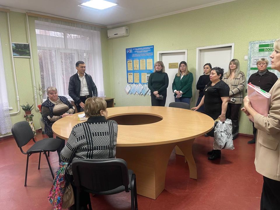 Денис Машков: В рамках выполнения поручения Главы Донецкой Народной Республики Дениса Пушилина, провел встречу с коллективом ГБОУ СШ №22 в г. Харцызск Денис Машков: В рамках выполнения поручения Главы Донецкой Народной Республики Дениса Пушилина, провел встречу с коллективом ГБОУ СШ №22 в г. Харцызск