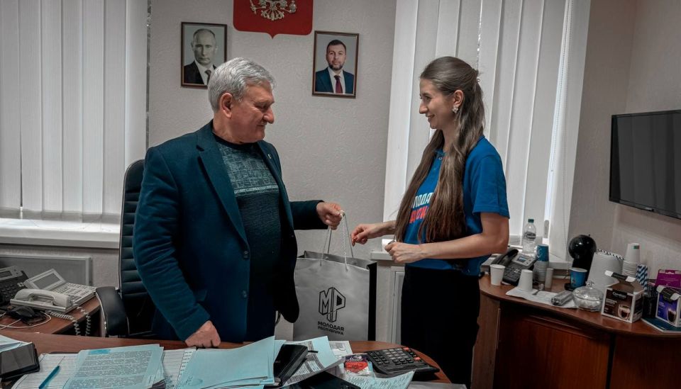 Старобешевское отделение МР и МГЕР ДНР поздравили местное отделения Всероссийской политической партии «Единая Россия» по случаю 24-летия Старобешевское отделение МР и МГЕР ДНР поздравили местное отделения Всероссийской политической партии «Единая Россия» по случаю 24-летия