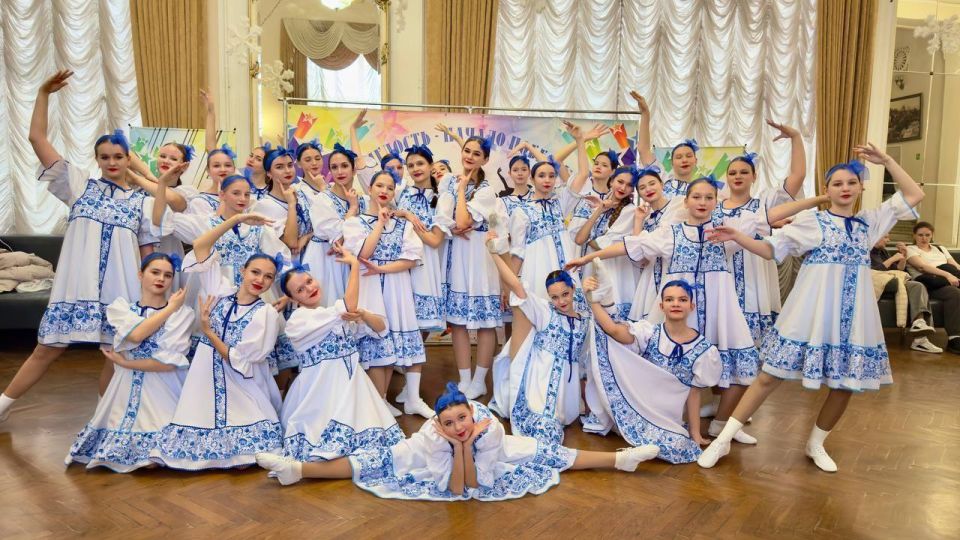 Коллектив эстрадного танца «Триумф» Дворца культуры им. А.С. Пушкина блестяще выступил в Ростове-на-Дону на Всероссийском многожанровом фестивале-конкурсе «Линии», завоевав три первых и одно второе место! Коллектив эстрадного танца «Триумф» Дворца культуры им. А.С. Пушкина блестяще выступил в Ростове-на-Дону на Всероссийском многожанровом фестивале-конкурсе «Линии», завоевав три первых и одно второе место!