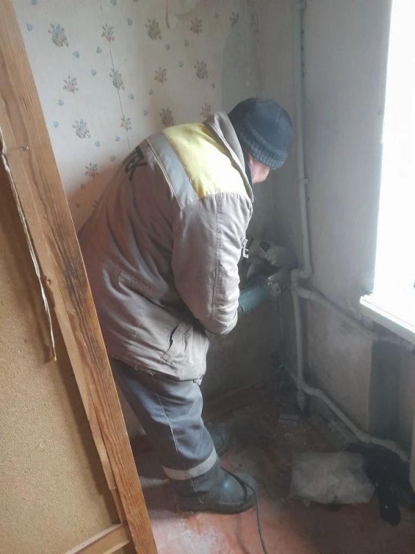 Аварийные бригады Камчатского края устраняют коммунальные проблемы в Светлодарске Аварийные бригады Камчатского края устраняют коммунальные проблемы в Светлодарске