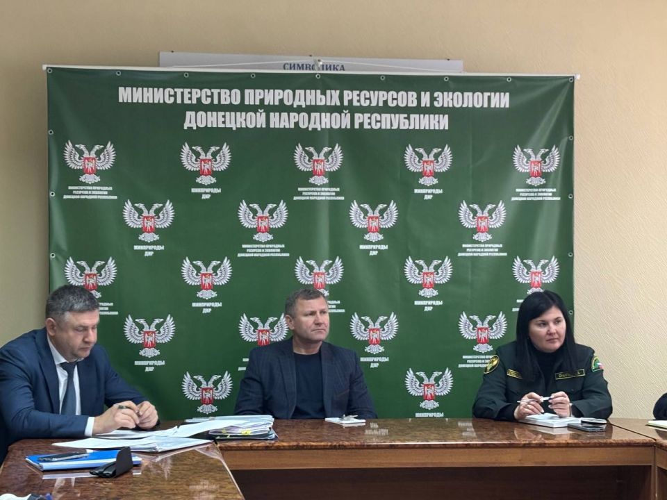 Принял участие в межведомственном совещании с представителями Департамента лесного хозяйства по Южному федеральному округу, Минстроя ДНР, Управления Росреестра по ДНР и Рослесинфорга