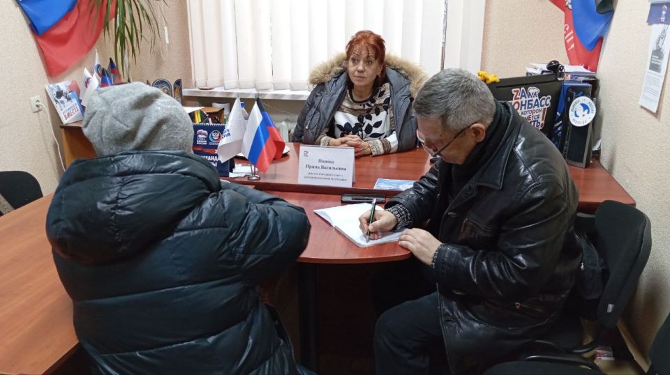 Елена Синецкая: Сегодня, 2 декабря, депутат Народного Совета Донецкой Народной Республики Ирина Попова провела приём граждан в рамках работы общественной приёмной Всероссийской политической партии «Единая Россия» в... Елена Синецкая: Сегодня, 2 декабря, депутат Народного Совета Донецкой Народной Республики Ирина Попова провела приём граждан в рамках работы общественной приёмной Всероссийской политической партии «Единая Россия» в...