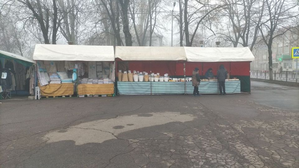 В рамках партийного проекта «Предпринимательство» партии «Единая Россия» администрацией Волновахского муниципального округа при содействии участников выставочно-ярмарочной деятельности (г. Симферополь, Республика Крым) на... В рамках партийного проекта «Предпринимательство» партии «Единая Россия» администрацией Волновахского муниципального округа при содействии участников выставочно-ярмарочной деятельности (г. Симферополь, Республика Крым) на...