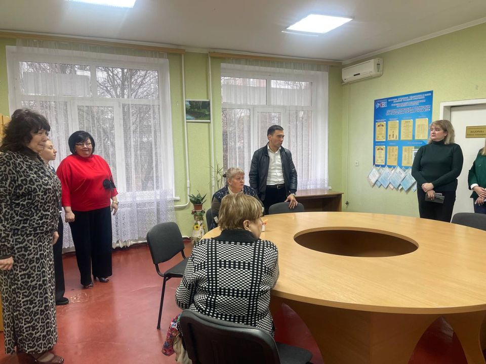 Денис Машков: В рамках выполнения поручения Главы Донецкой Народной Республики Дениса Пушилина, провел встречу с коллективом ГБОУ СШ №22 в г. Харцызск Денис Машков: В рамках выполнения поручения Главы Донецкой Народной Республики Дениса Пушилина, провел встречу с коллективом ГБОУ СШ №22 в г. Харцызск