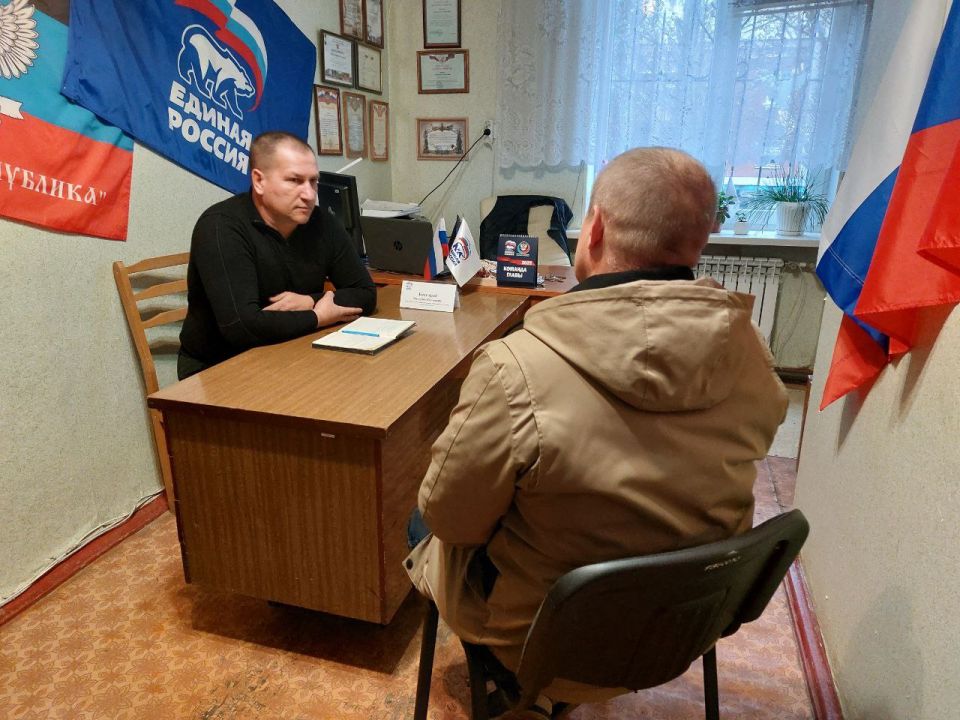 Сергей Желновач: 2 декабря 2025г., заместитель главы администрации городского округа Дебальцево Валерий Бессараб, провёл личный прием граждан в местной общественной приёмной Дебальцевского местного отделения Партии "Единая... Сергей Желновач: 2 декабря 2025г., заместитель главы администрации городского округа Дебальцево Валерий Бессараб, провёл личный прием граждан в местной общественной приёмной Дебальцевского местного отделения Партии "Единая...