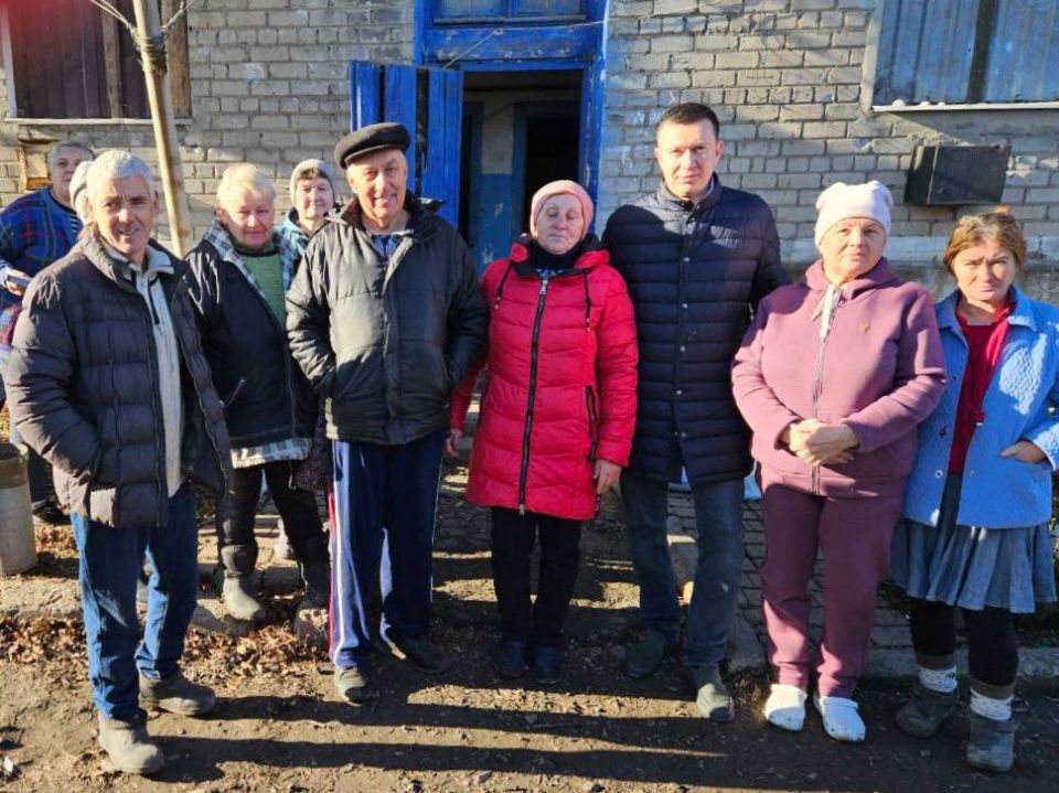 Александр Волошин: #гуманитарнаяпомощь. Продолжаем работу по оказанию гуманитарной помощи гражданам! Продуктовые наборы и предметы первой необходимости доставили жителям села Спартак городского округа Донецк Александр Волошин: #гуманитарнаяпомощь. Продолжаем работу по оказанию гуманитарной помощи гражданам! Продуктовые наборы и предметы первой необходимости доставили жителям села Спартак городского округа Донецк
