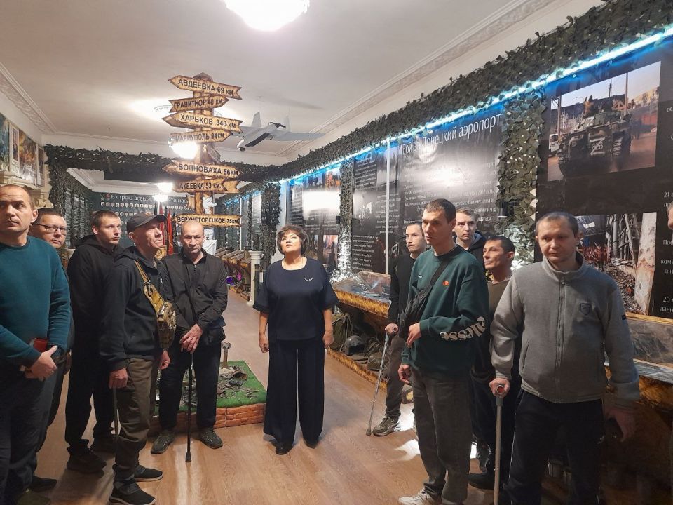 В городе Комсомольское прошел час мужества для раненых участников СВО В городе Комсомольское прошел час мужества для раненых участников СВО