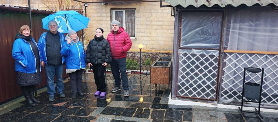 Сегодня, 2 декабря 2025 года, в Кировском районе города Донецк, депутат Донецкого Городского Совета ДНР Михаил Рыбаков , управляющий делами Управы Людмила Аринович и активисты партии встретились с номинантами конкурса... Сегодня, 2 декабря 2025 года, в Кировском районе города Донецк, депутат Донецкого Городского Совета ДНР Михаил Рыбаков , управляющий делами Управы Людмила Аринович и активисты партии встретились с номинантами конкурса...