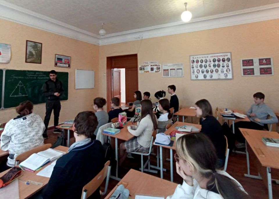 Иван Адамец: В школе № 21 Куйбышевского района состоялась встреча учеников с Эльтуном Оруджовым Иван Адамец: В школе № 21 Куйбышевского района состоялась встреча учеников с Эльтуном Оруджовым