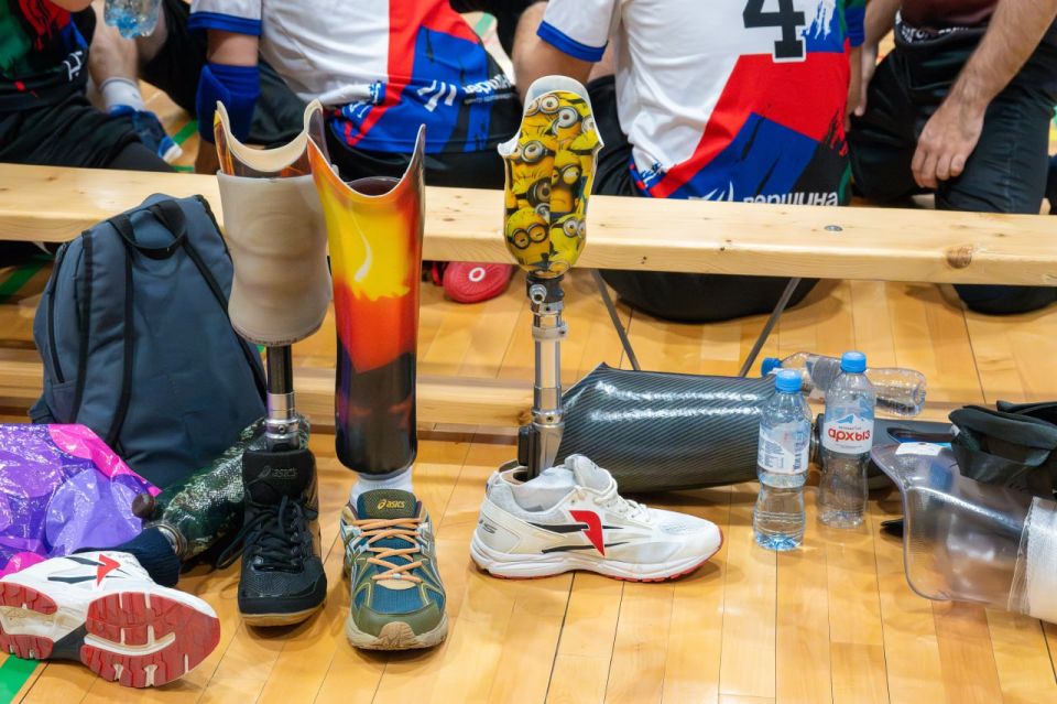 Команда ветеранов из ДНР участвует в «Кубке Защитников Отечества» по волейболу сидя среди ветеранов СВО Команда ветеранов из ДНР участвует в «Кубке Защитников Отечества» по волейболу сидя среди ветеранов СВО