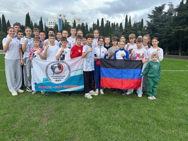 ПРИВЕТ, КРЫМ!. 27 спортсменов ГБУ ДО ДНР СШ ПО ВИДАМ ЕДИНОБОРСТВ отправилась на море! Но это не отдых, а серьезная работа С 1 по 11 декабря наши спортсмены участвуют в учебно-тренировочных сборах на базе легендарного...