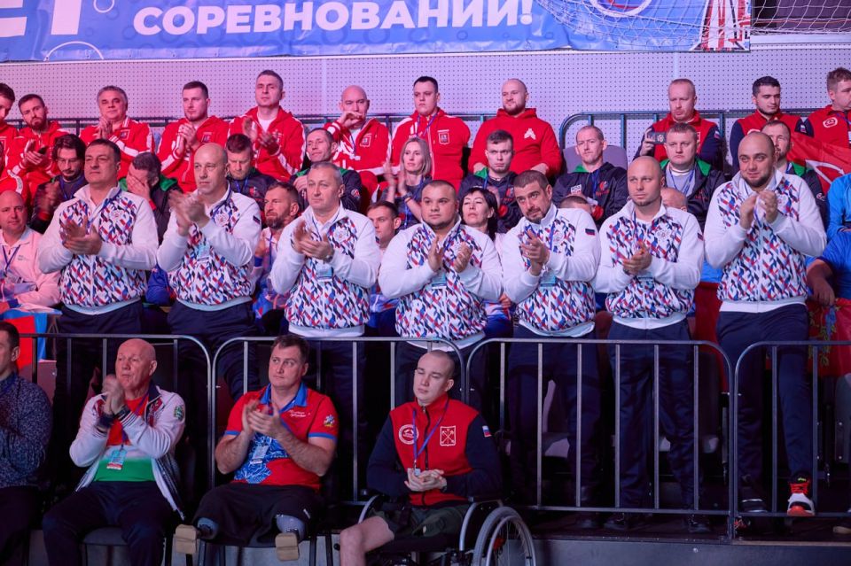 Команда ветеранов из ДНР участвует в «Кубке Защитников Отечества» по волейболу сидя среди ветеранов СВО Команда ветеранов из ДНР участвует в «Кубке Защитников Отечества» по волейболу сидя среди ветеранов СВО