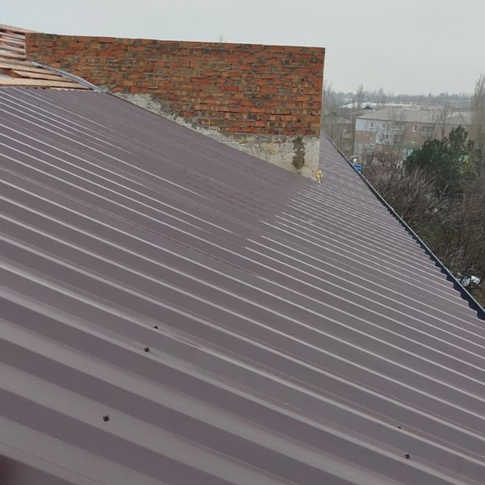 В Кировском продолжается капитальный ремонт кровель В Кировском продолжается капитальный ремонт кровель