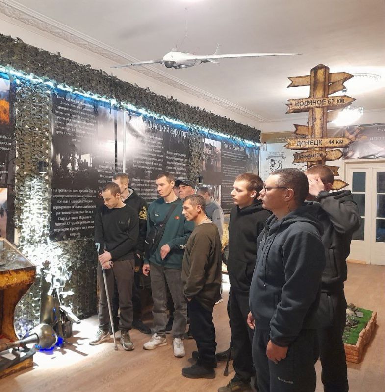 В городе Комсомольское прошел час мужества для раненых участников СВО В городе Комсомольское прошел час мужества для раненых участников СВО