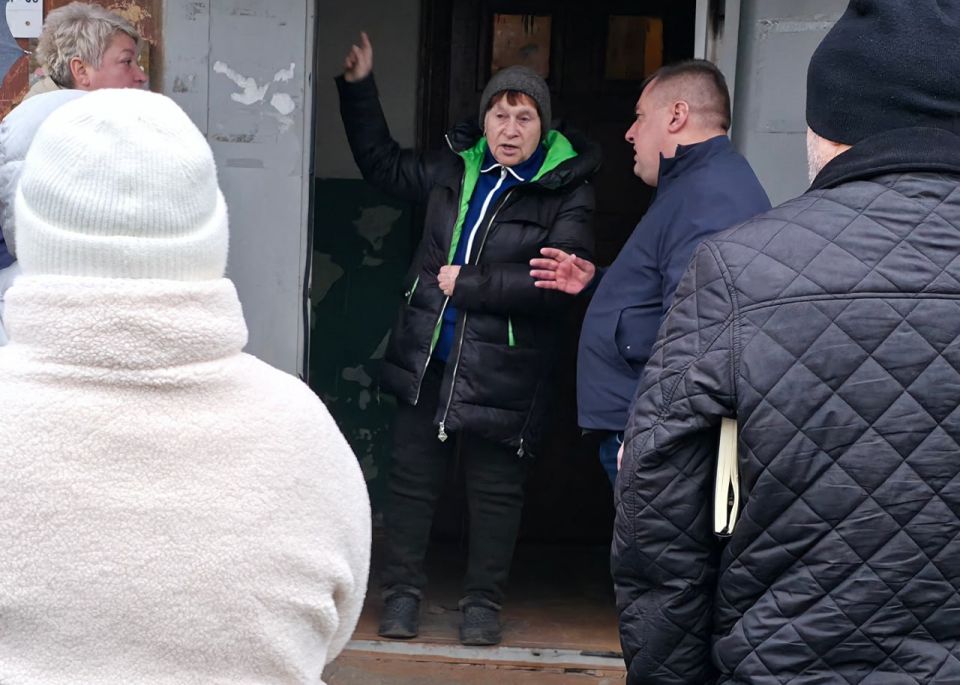 Руководитель управы Куйбышевского района Иван Адамец провел рабочую встречу с жителями многоквартирного дома №38 по улице Цимлянской Руководитель управы Куйбышевского района Иван Адамец провел рабочую встречу с жителями многоквартирного дома №38 по улице Цимлянской