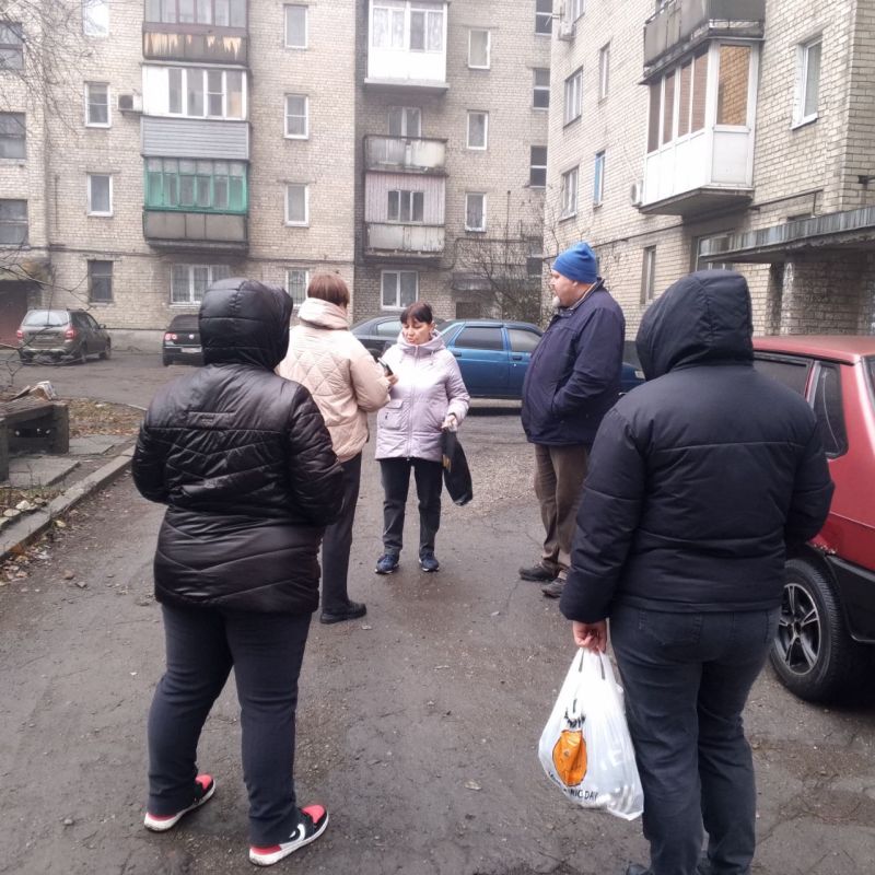 Во исполнение поручения Главы Донецкой Народной Республики Дениса Владимировича Пушилина о ведении постоянного диалога с жителями республики, депутат Дебальцевского городского совета от Всероссийской политической партии... Во исполнение поручения Главы Донецкой Народной Республики Дениса Владимировича Пушилина о ведении постоянного диалога с жителями республики, депутат Дебальцевского городского совета от Всероссийской политической партии...