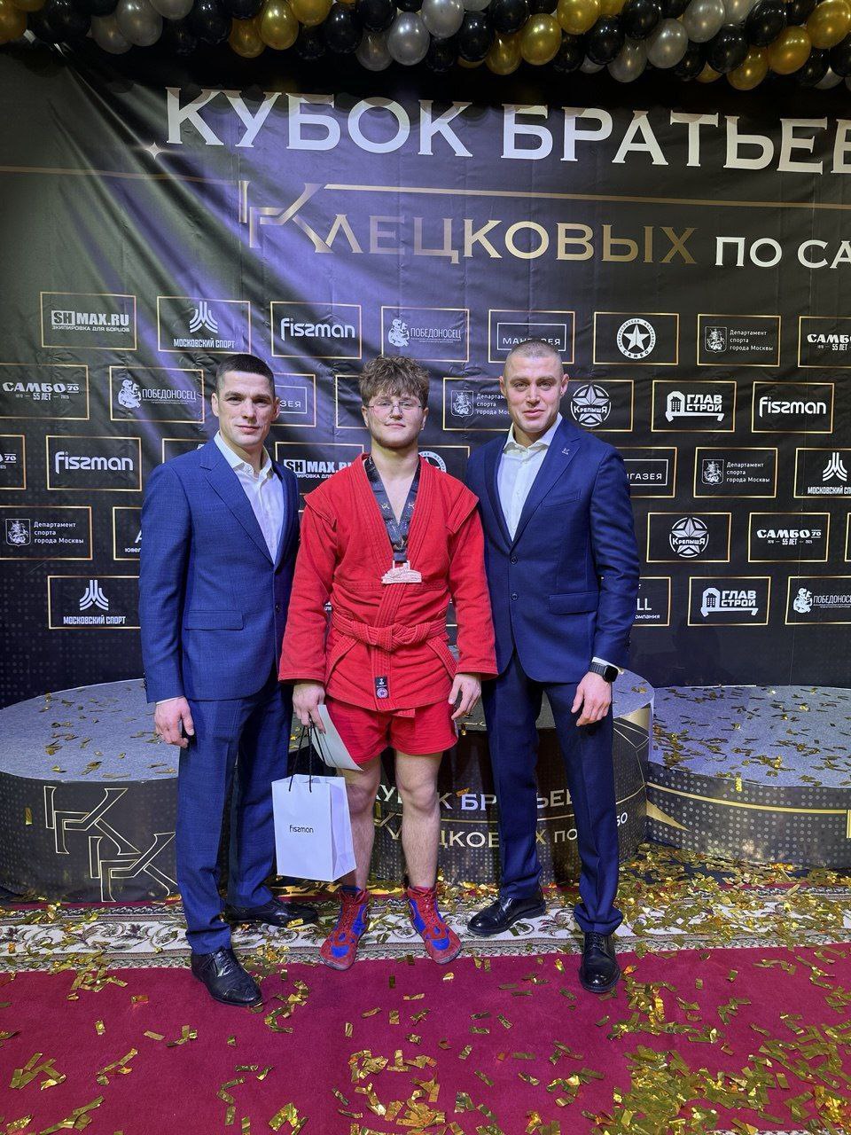 Евгений Ширшов: Хорошие результаты показали самбисты нашей Республики на традиционном Всероссийском турнире по самбо среди юношей 2010-2011, 2012-2013 гг. р. «Кубок братьев Клецковых», который прошел в Москве с 28 по 30...