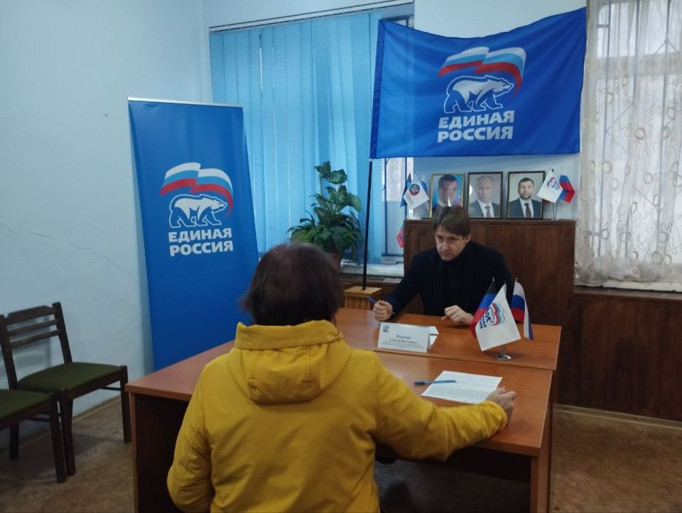 Сегодня, 2 декабря, в общественной приемной Партии «Единая Россия» Кировского внутригородского района округа Макеевка состоялся прием граждан, первым заместителем руководителя Управы Кировского внутригородского района... Сегодня, 2 декабря, в общественной приемной Партии «Единая Россия» Кировского внутригородского района округа Макеевка состоялся прием граждан, первым заместителем руководителя Управы Кировского внутригородского района...