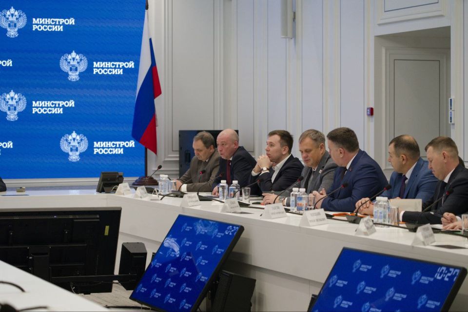 Константин Кузьмин: Продолжаю обучение по Президентской кадровой программе «Время Героев» - очередная стажировка для 14 человек стартовала в Минстрое России Константин Кузьмин: Продолжаю обучение по Президентской кадровой программе «Время Героев» - очередная стажировка для 14 человек стартовала в Минстрое России
