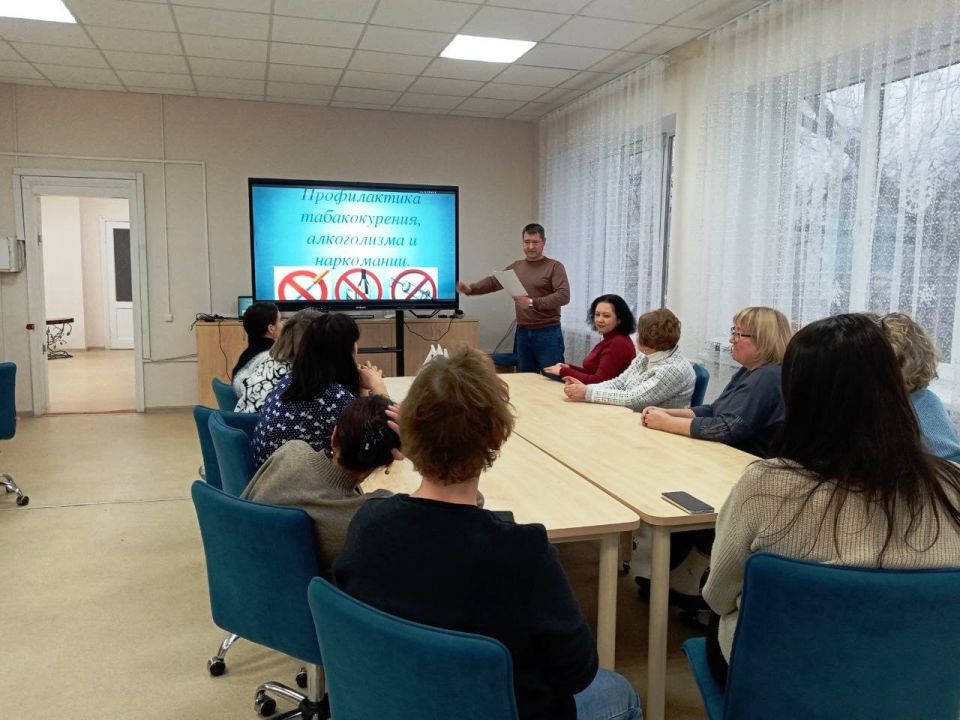 В рамках Международного дня борьбы с наркоманией 1 декабря в секторе интернет-обслуживания прошла беседа по профилактике правонарушений, наркомании, токсикомании, алкоголизма и табакокурения «Зловещая тень над миром» В рамках Международного дня борьбы с наркоманией 1 декабря в секторе интернет-обслуживания прошла беседа по профилактике правонарушений, наркомании, токсикомании, алкоголизма и табакокурения «Зловещая тень над миром»