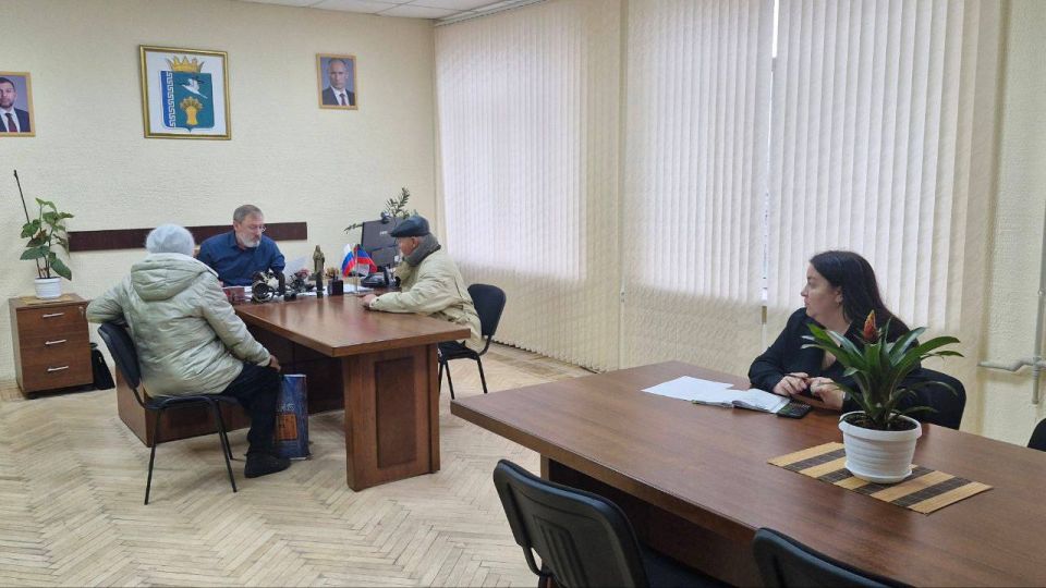 Секретарь Мангушского местного отделения «Единой России» Борис Трима провел прием граждан