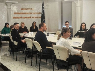На площадке Министерства промышленности и торговли ДНР прошла рабочая встреча с руководителями ритейла и аналитической компанией под председательством Натальи Козиной, заместителя министра промышленности и торговли ДНР